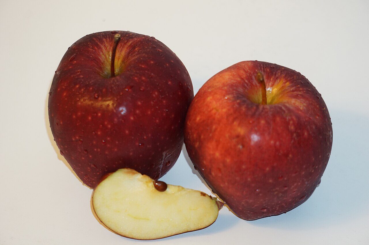 Red Delicious apple